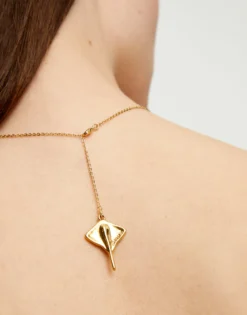 Multi strand chain necklace with manta ray