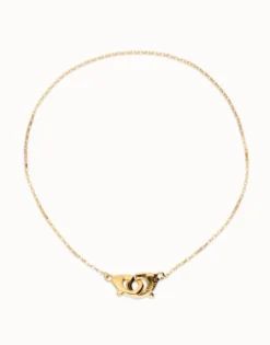 Necklace with interlaced carabiner detail