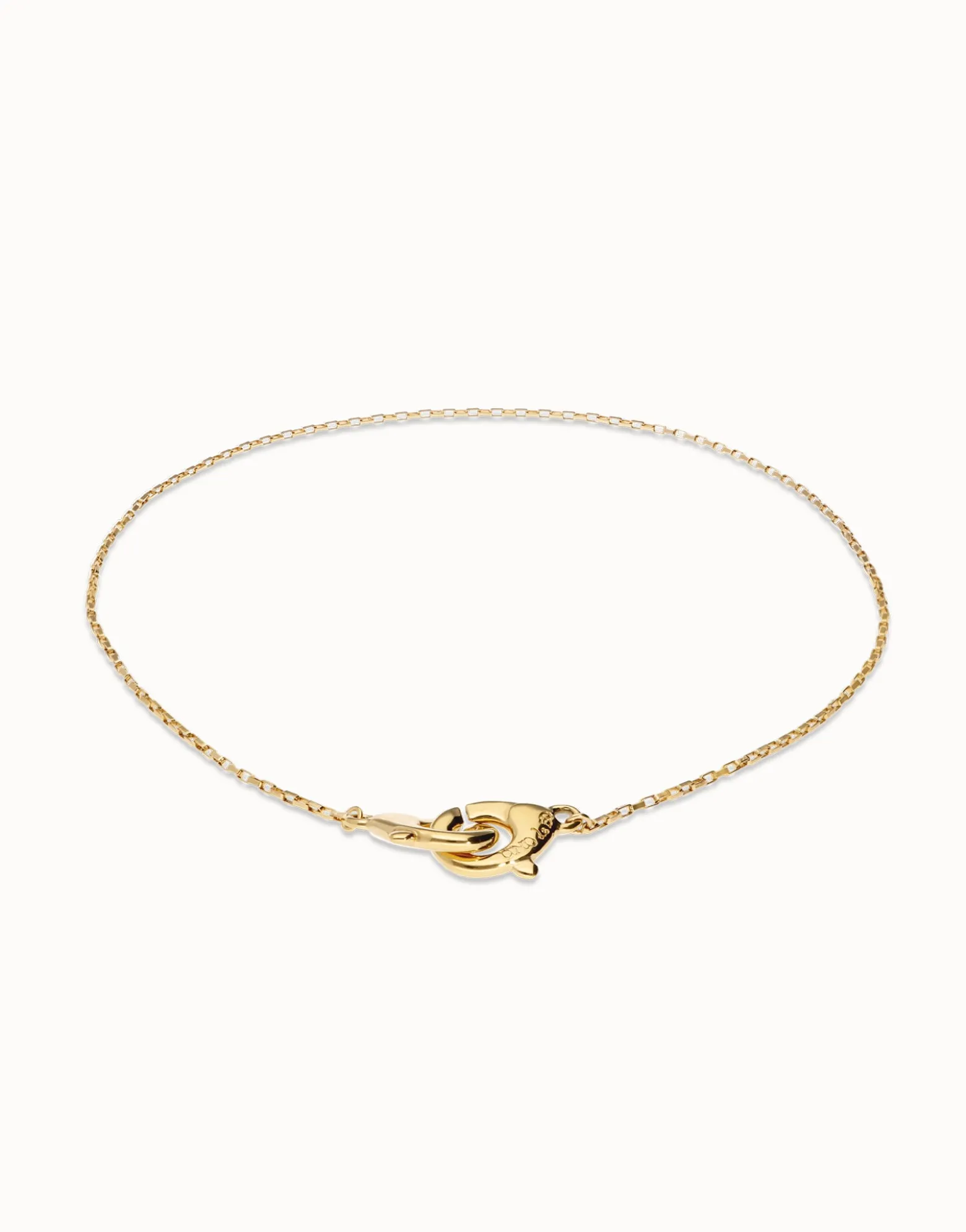 Necklace with interlaced carabiner detail