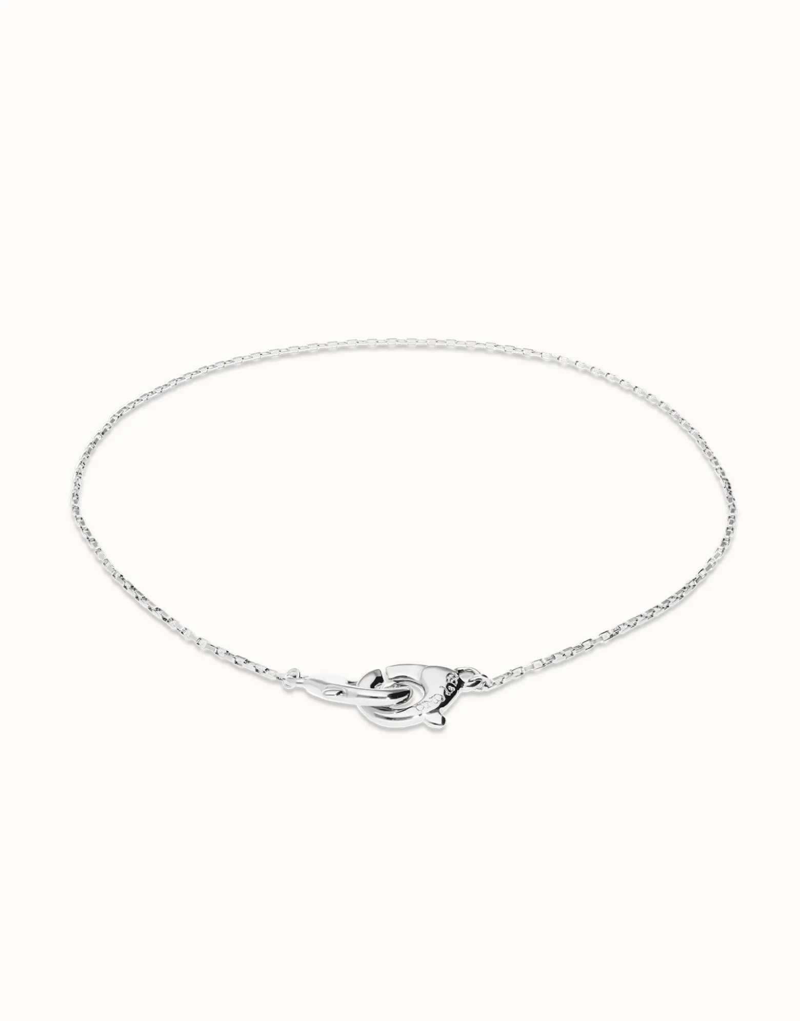 Necklace with intertwined carabiner detail