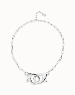 Necklace with large interlocking snap hook