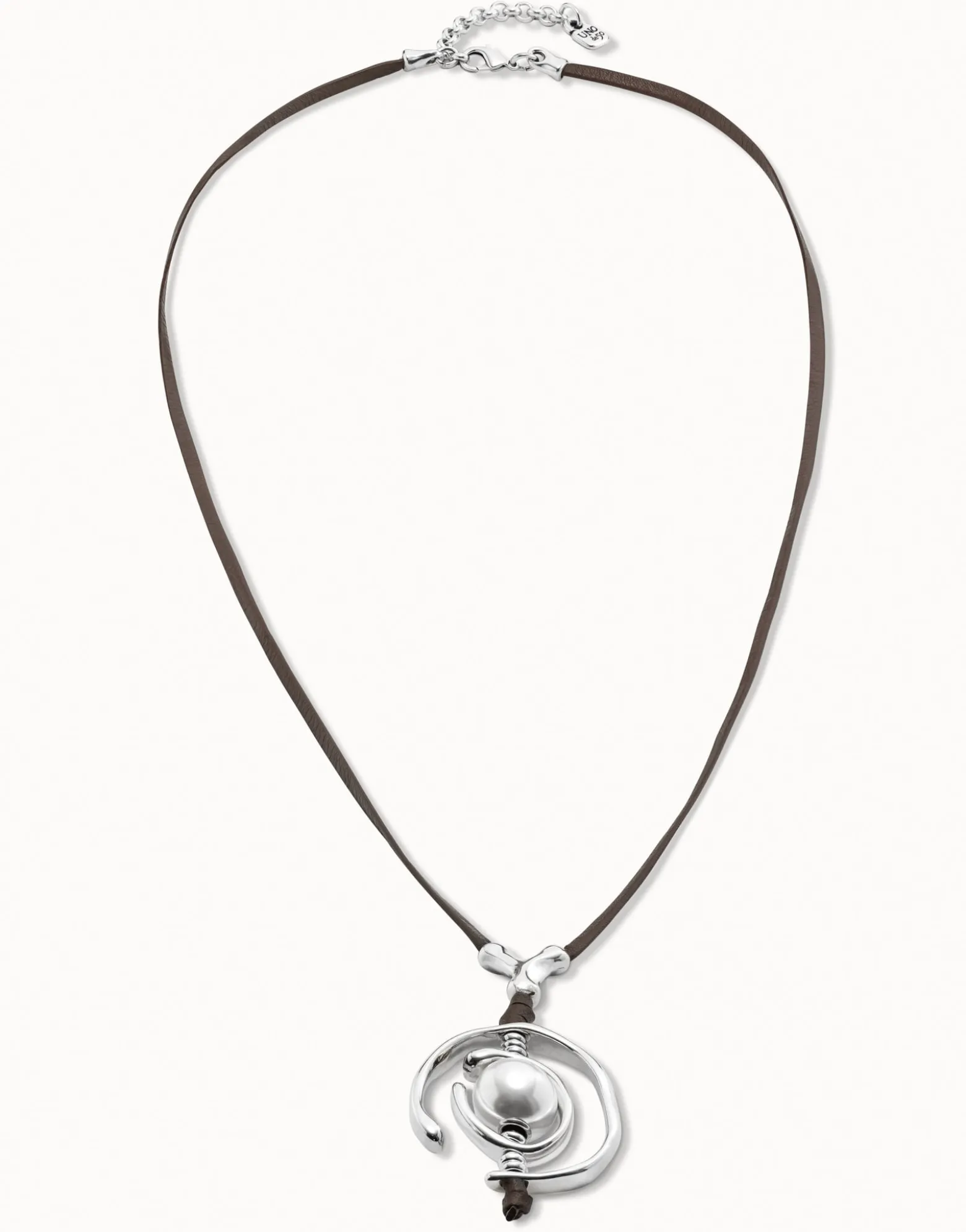 Necklace with leather and pearl