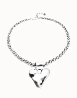 Necklace with thick chain and heart detail