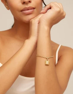 Oval link chain charm bracelet