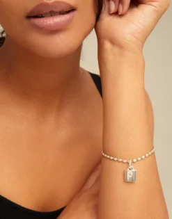Oval link chain charm bracelet