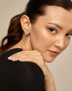Oval link shape stud earrings
