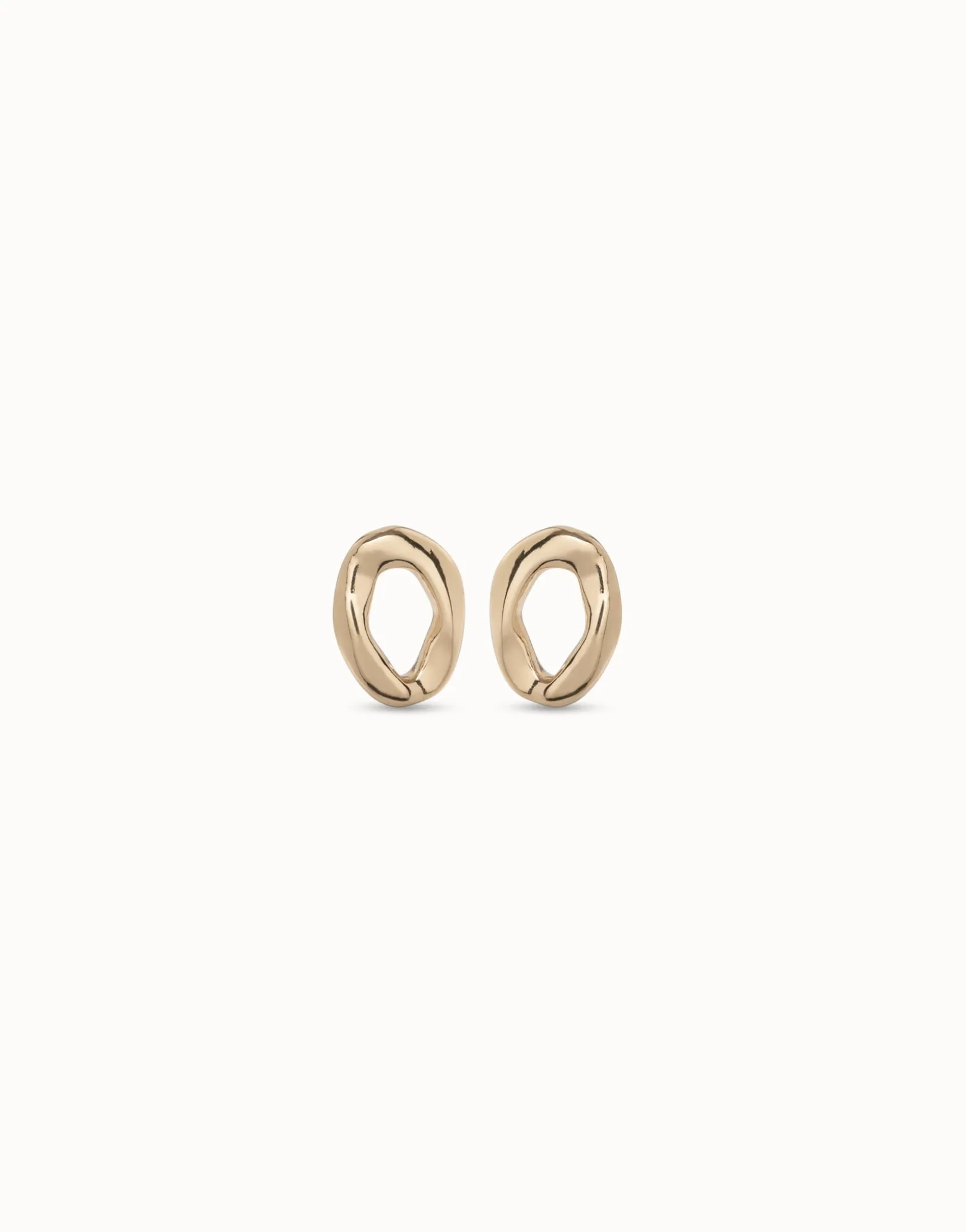 Oval link shape stud earrings