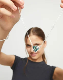 Pendant chain link necklace with green crystal