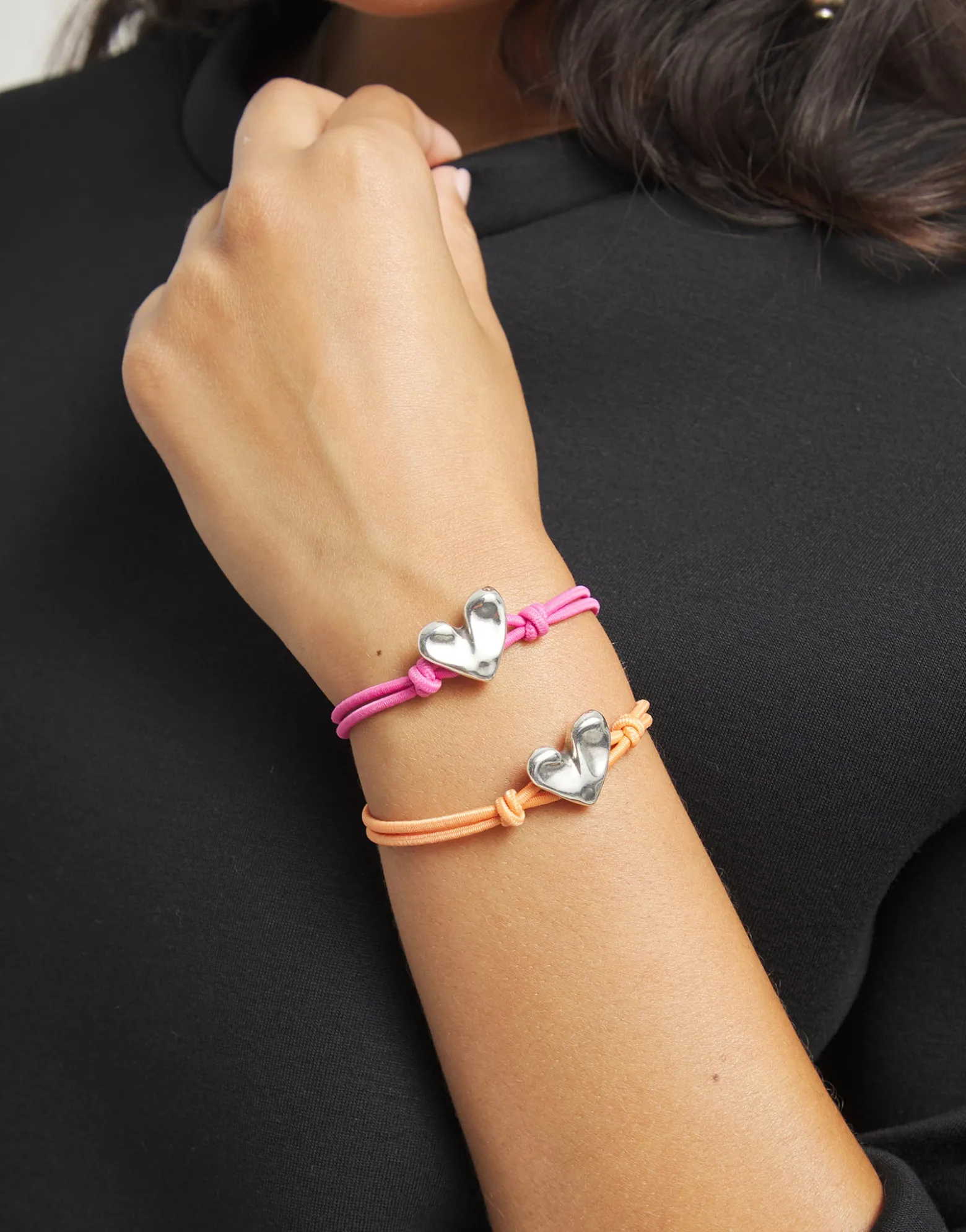 Pink elastic thread bracelet with heart charm