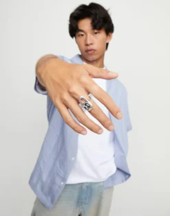 Ring with black crystal