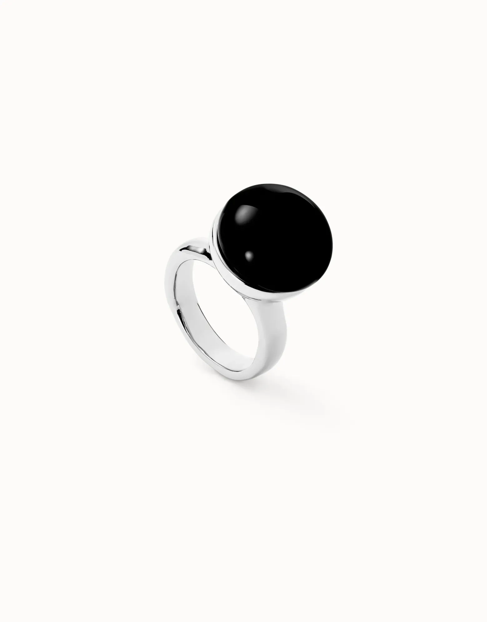 Ring with black murano glass