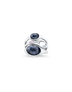 Ring with crystals with different sizes