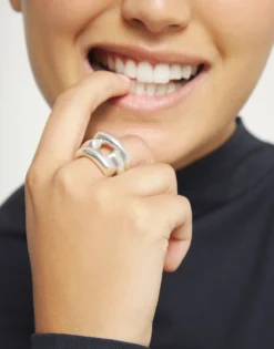 Ring with four intertwined organic shapes