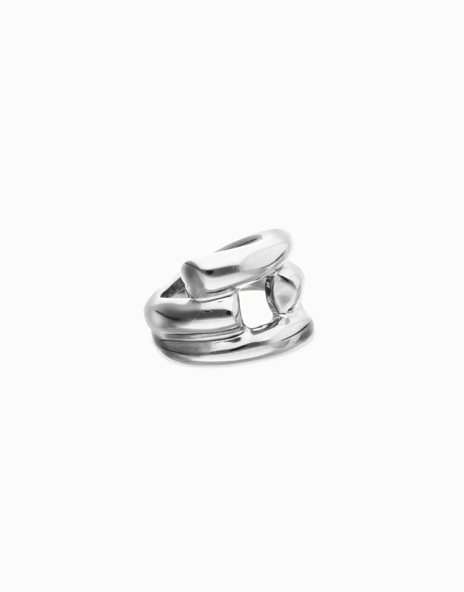 Ring with four intertwined organic shapes