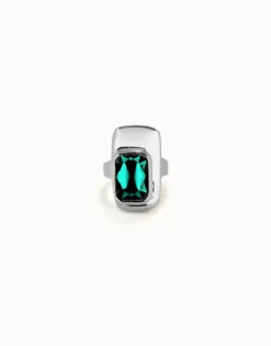 Ring with green crystal