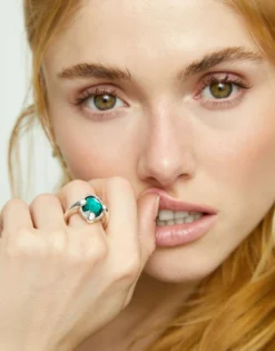 Ring with green oval faceted crystal