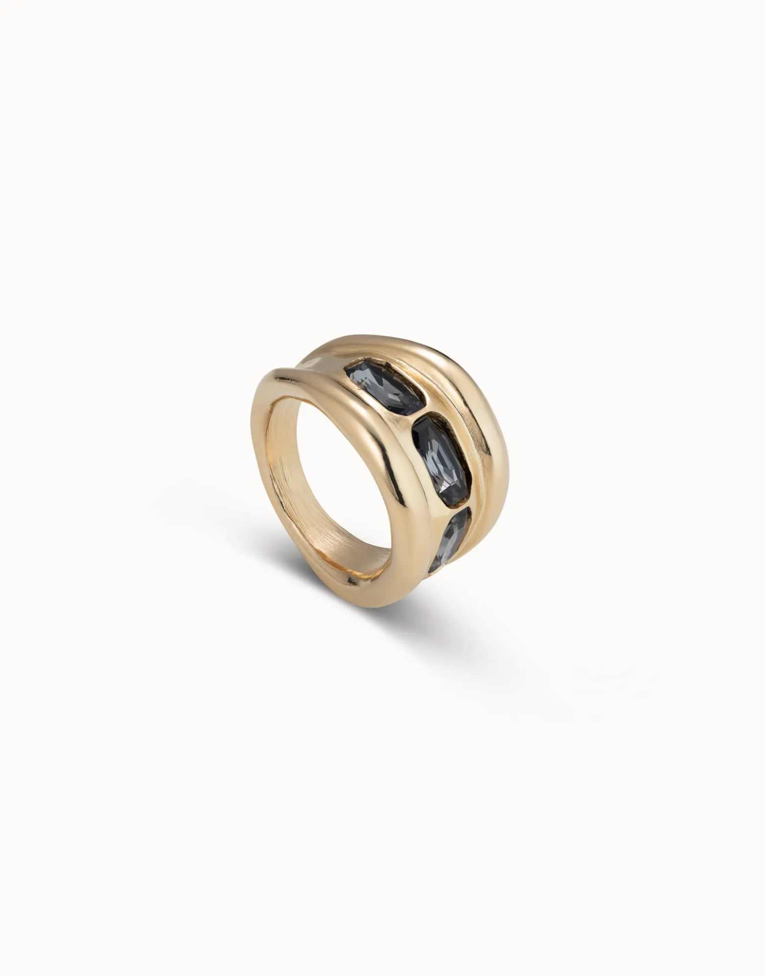 Ring with 3 grey crystals