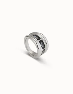 Ring with 3 grey crystals