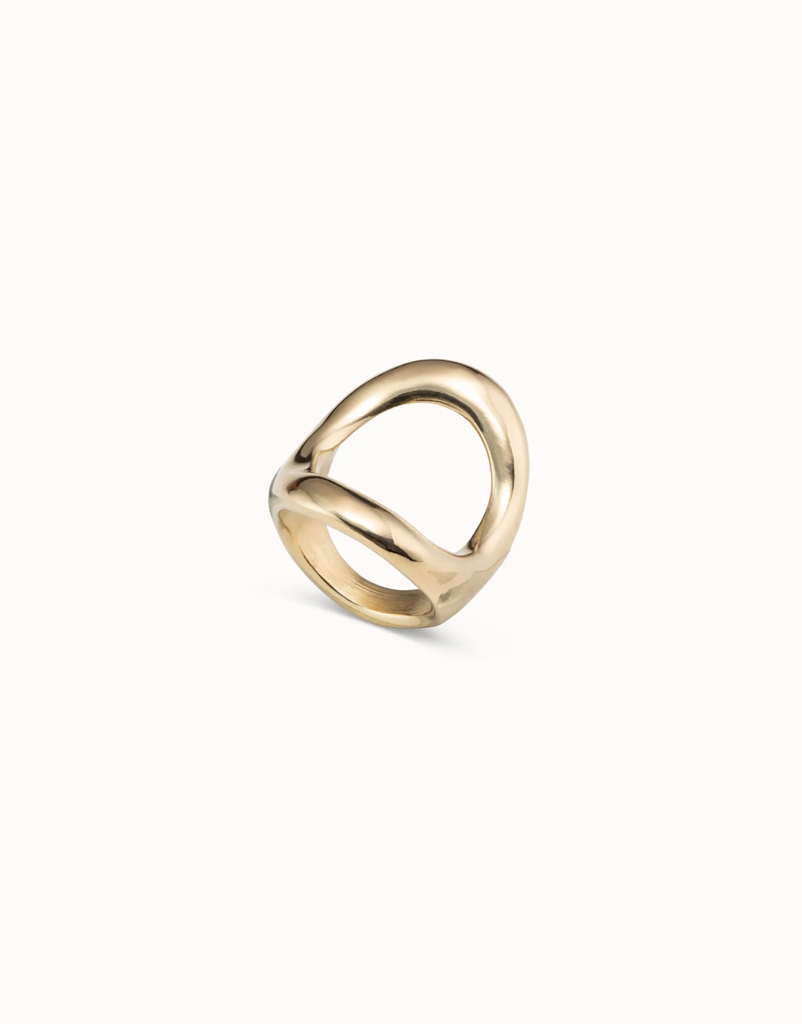 Ring with large central oval