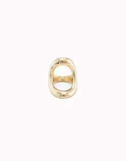 Ring with large central oval