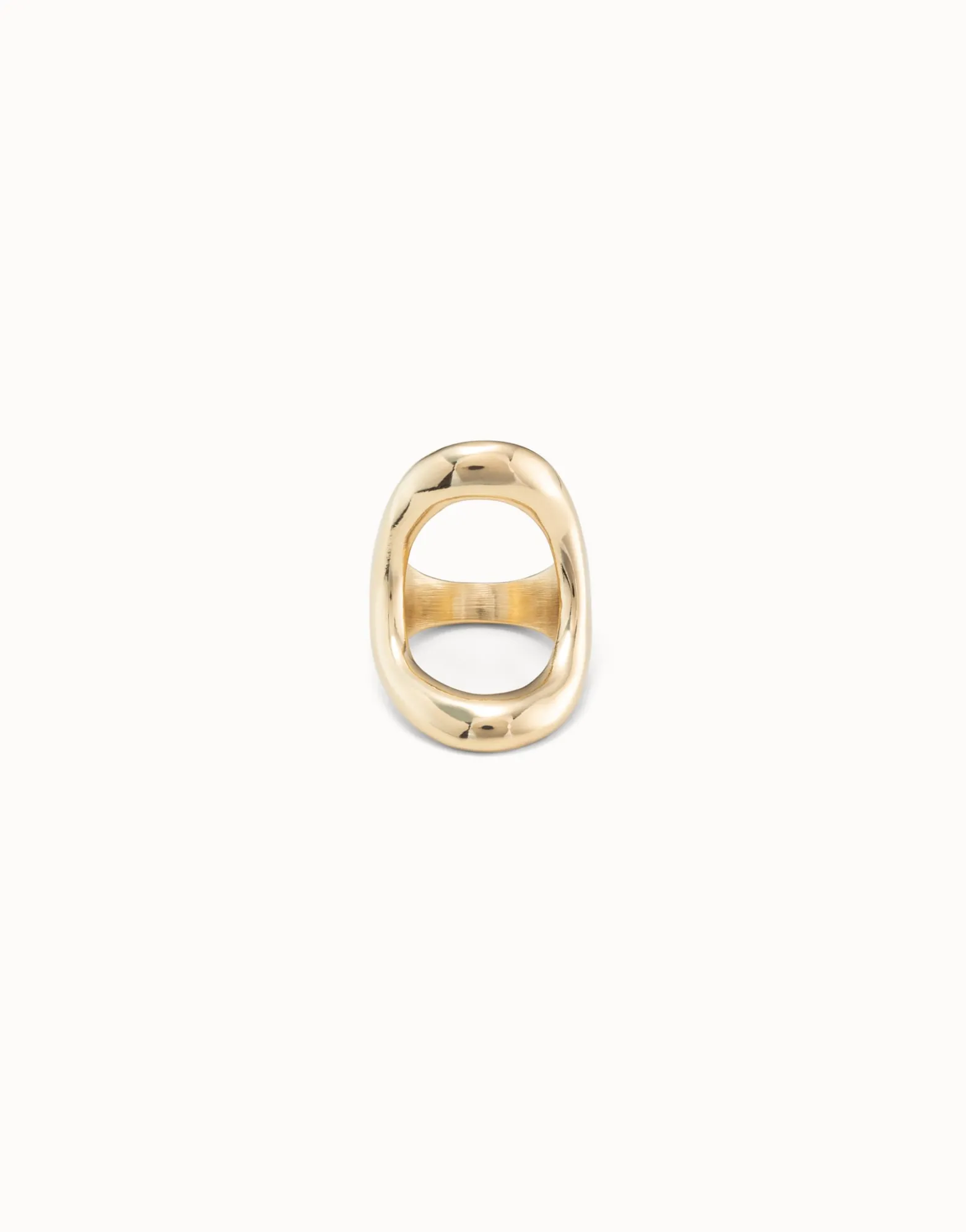 Ring with large central oval