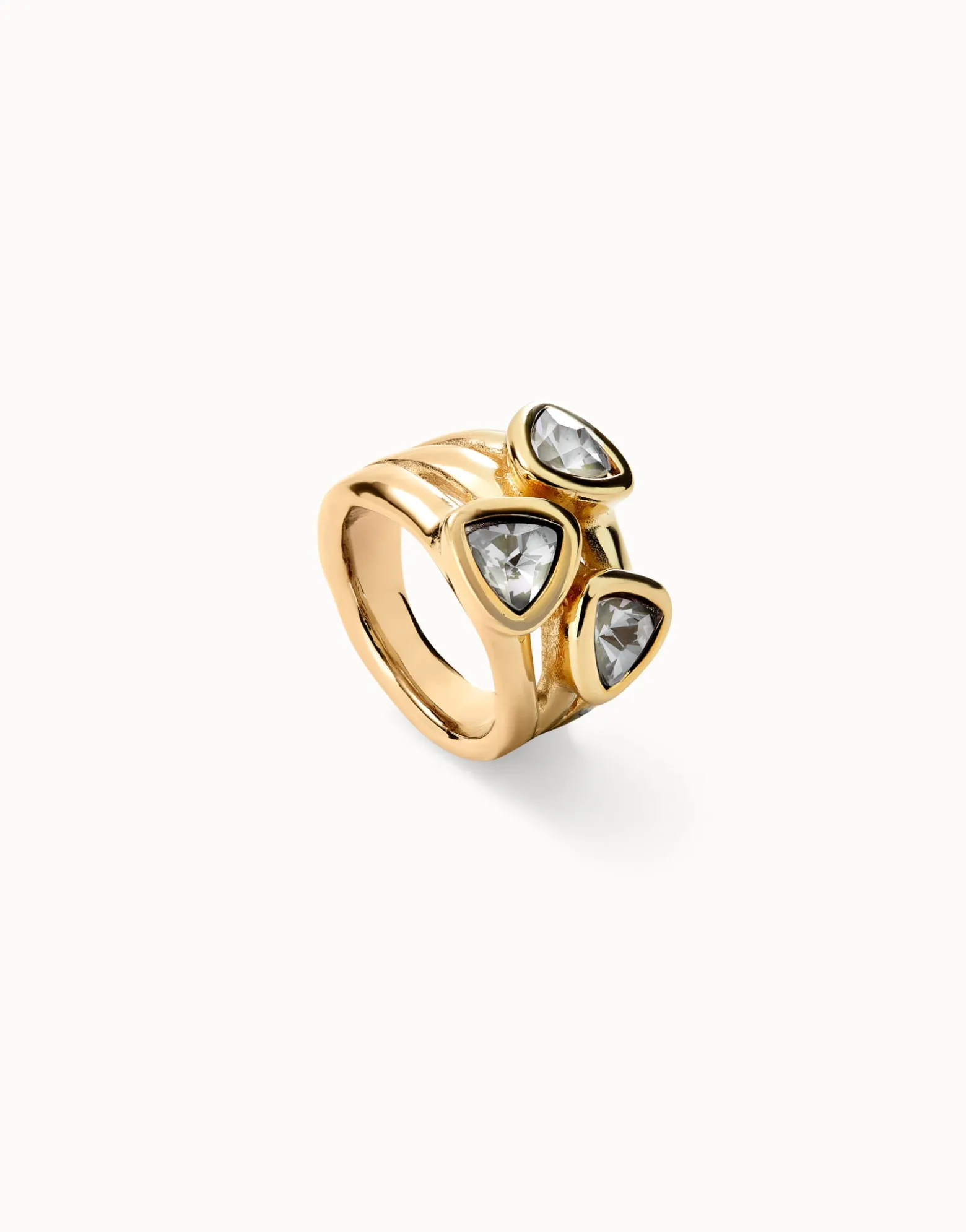 Ring with multicolor crystals
