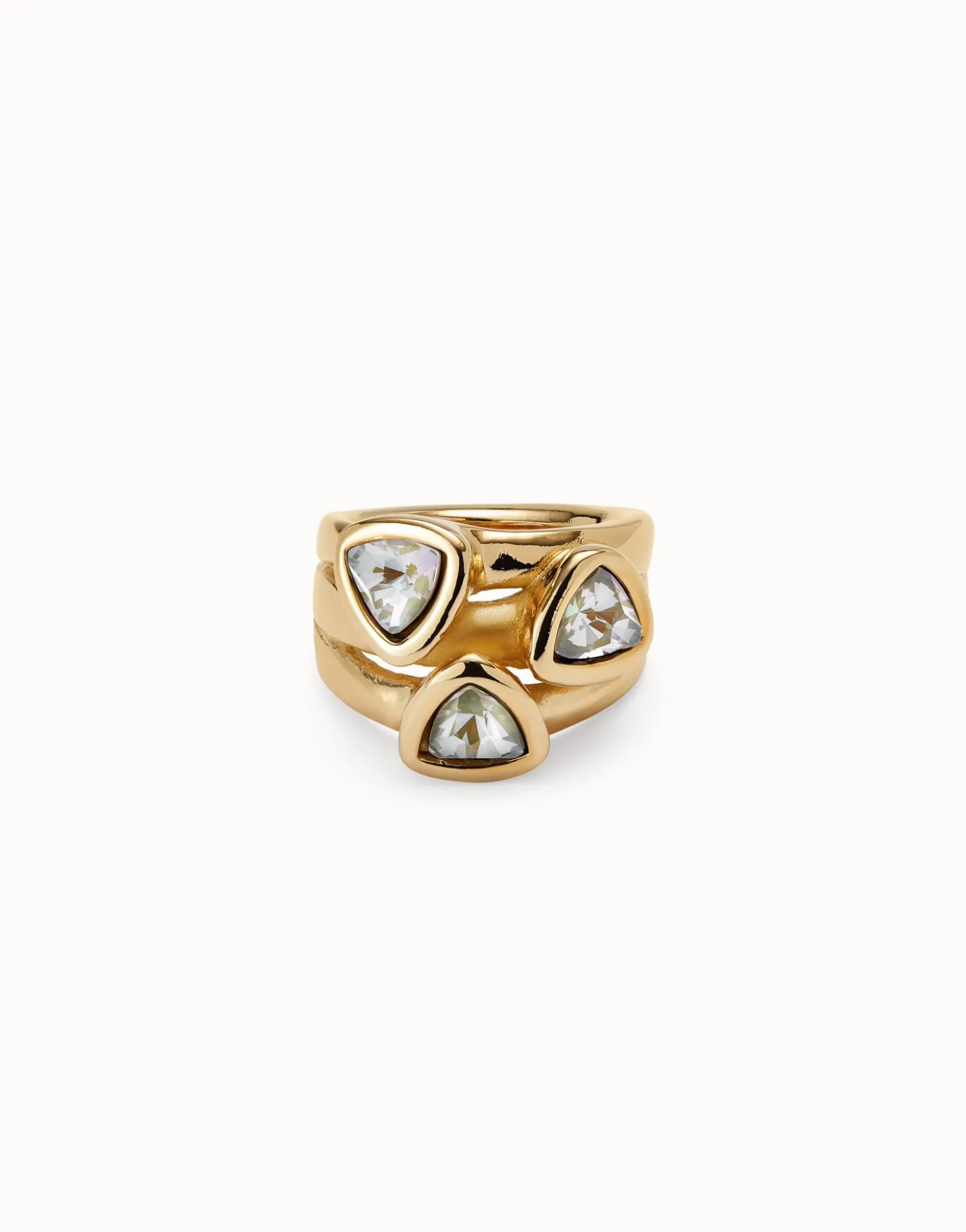 Ring with multicolor crystals