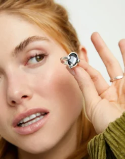Ring with oval faceted black crystal