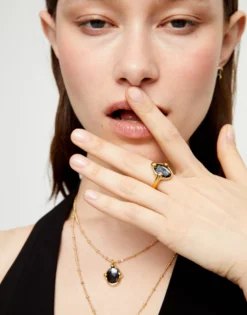 Ring with oval faceted black crystal