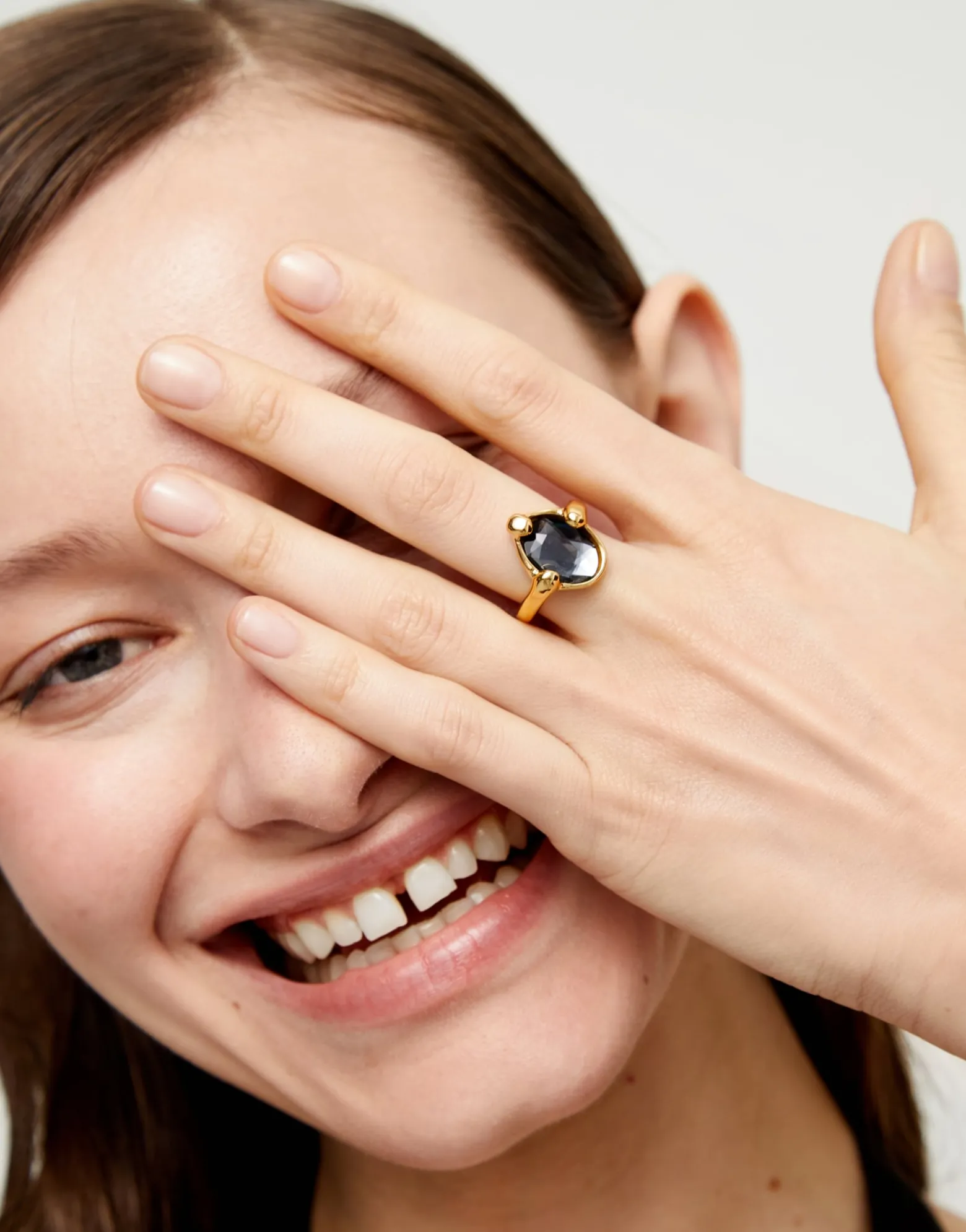 Ring with oval faceted black crystal