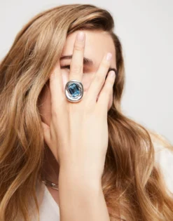 Ring with sky-blue crystal