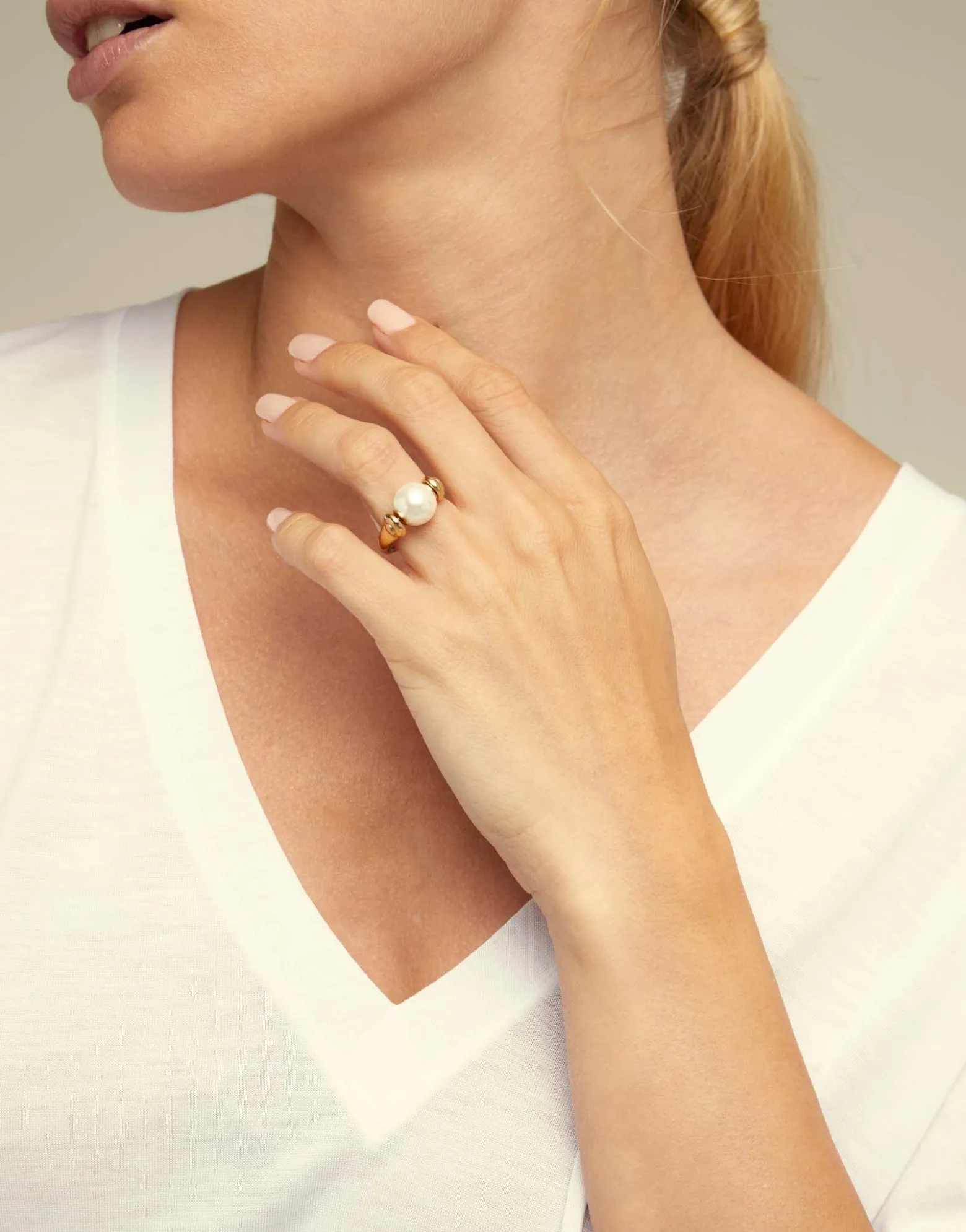 Ring with small pearl