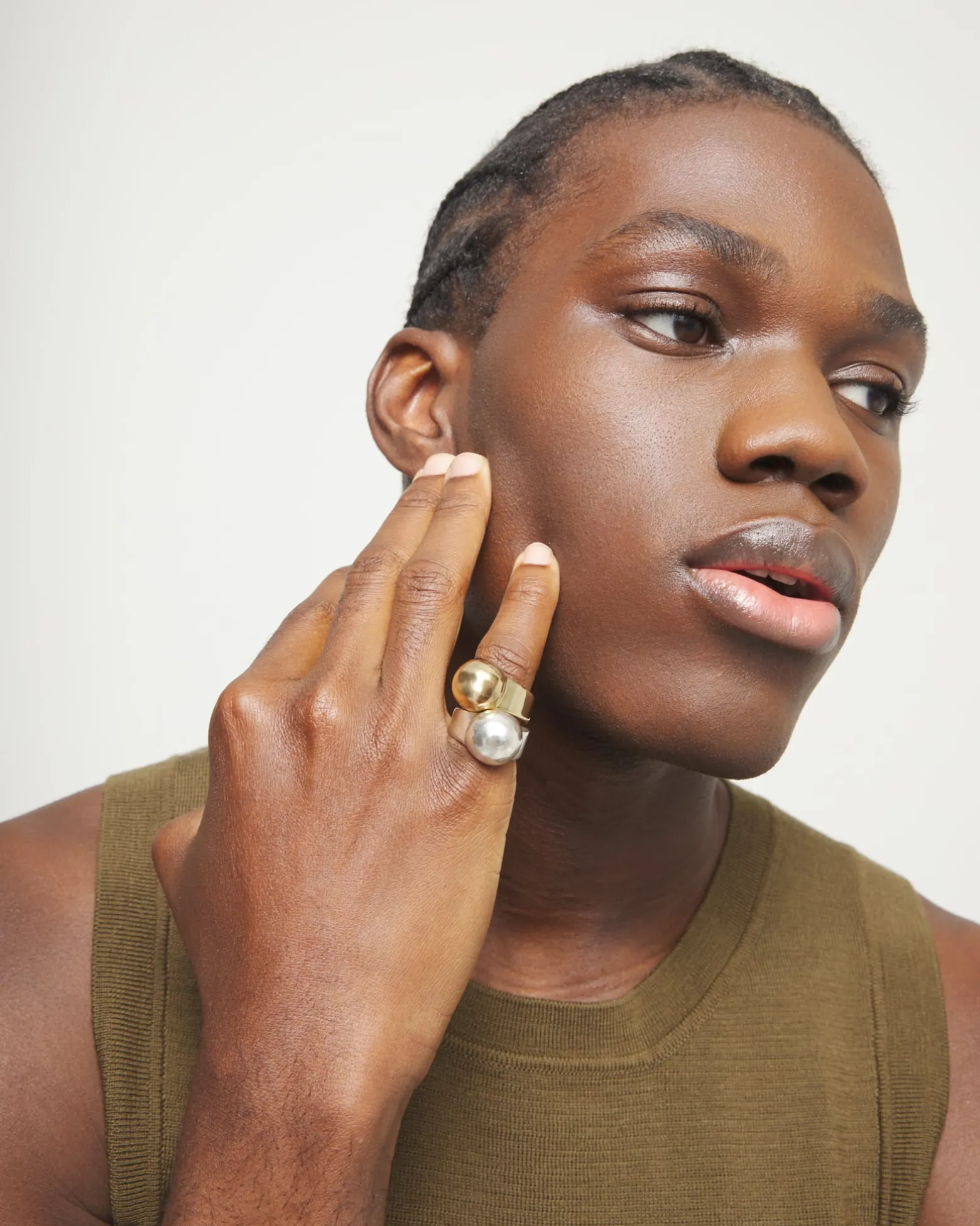 Ring with sphere shape