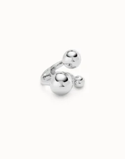 Ring with three bubble-shaped beads
