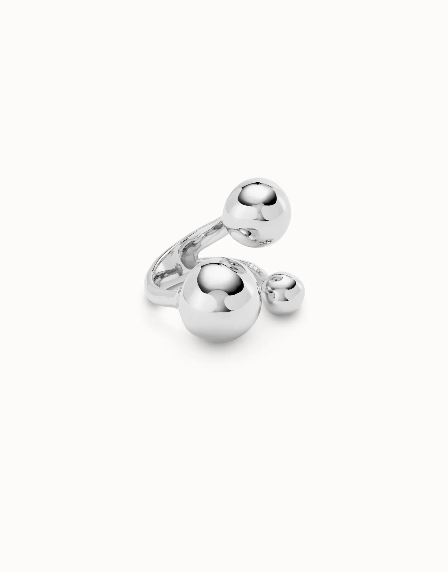 Ring with three bubble-shaped beads