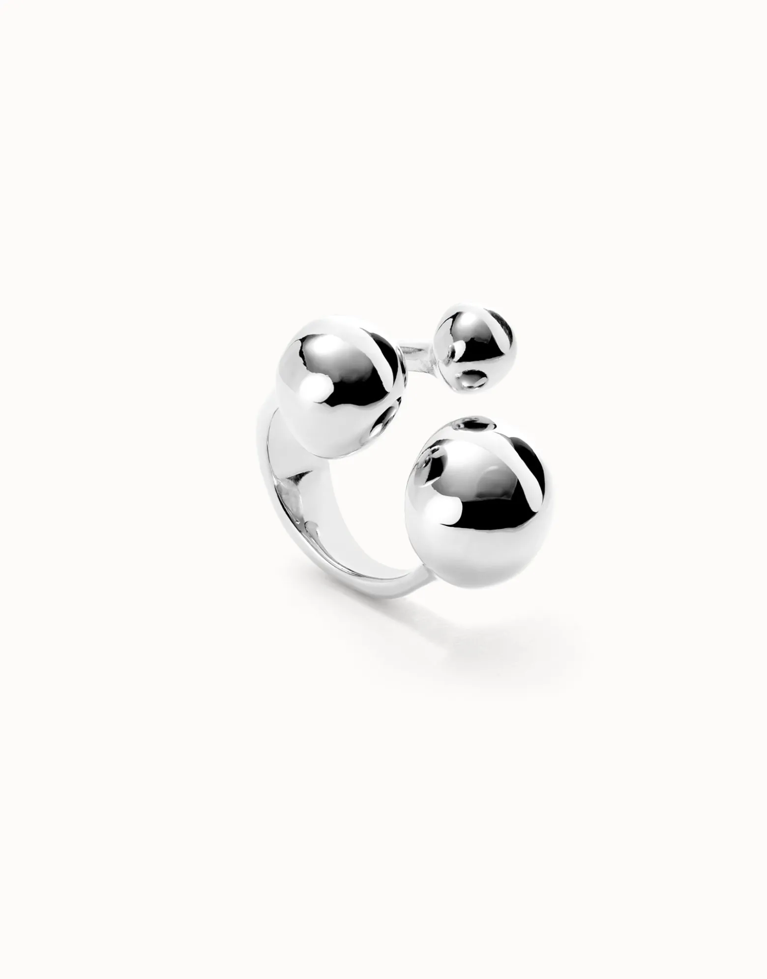 Ring with three bubble-shaped beads