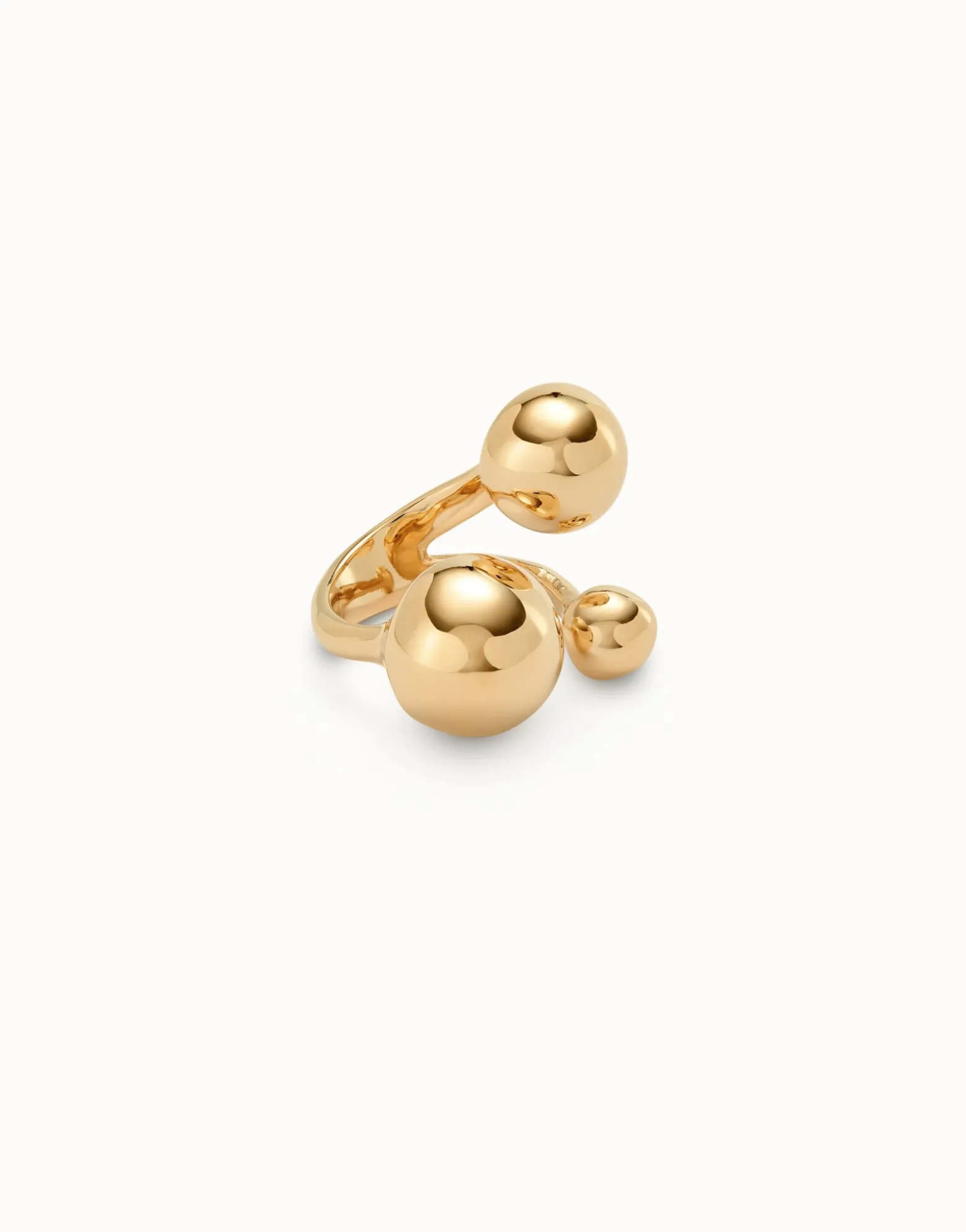 Ring with three bubble-shaped beads