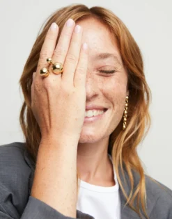 Ring with three bubble-shaped beads