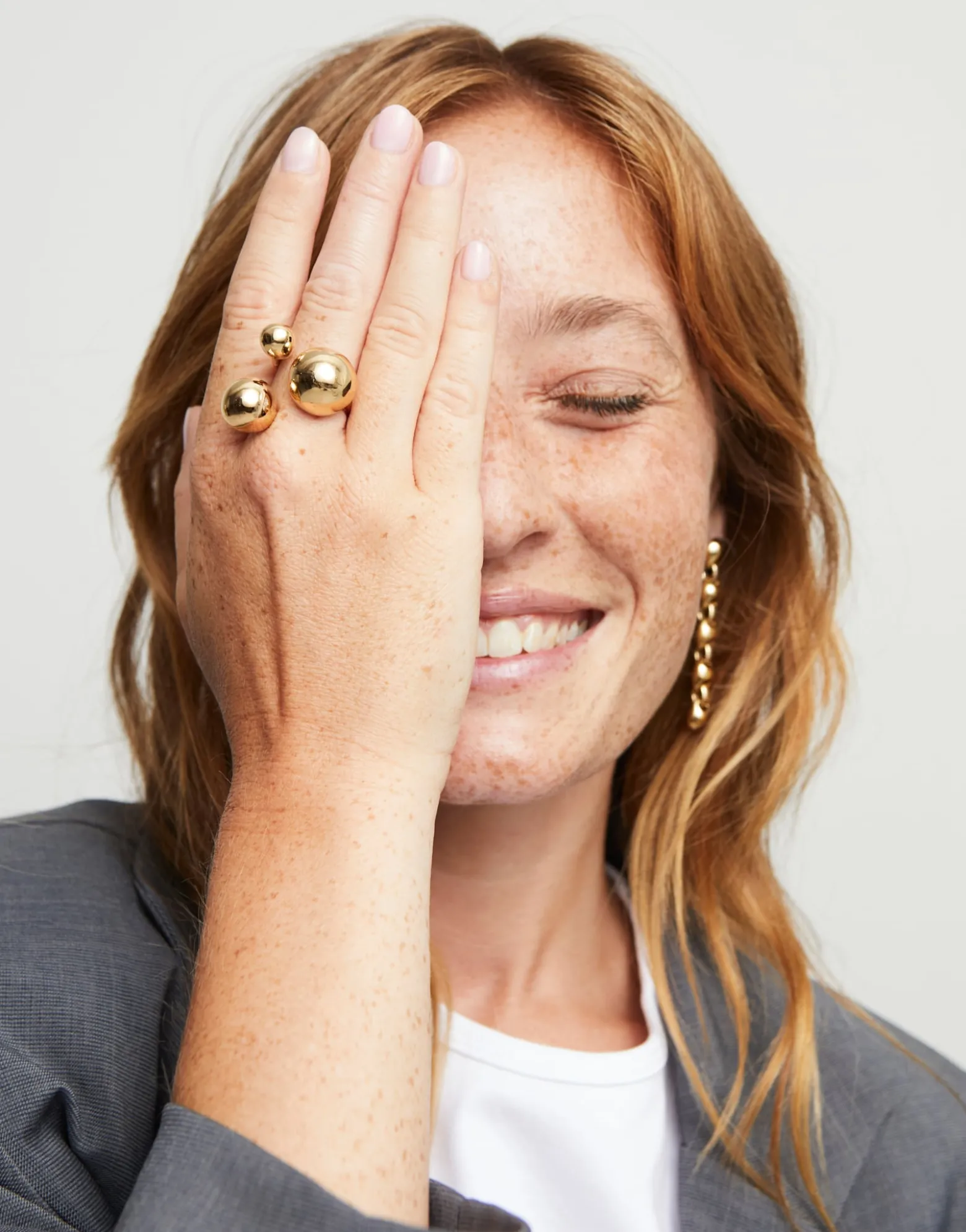 Ring with three bubble-shaped beads