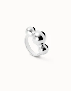 ring with three central beads