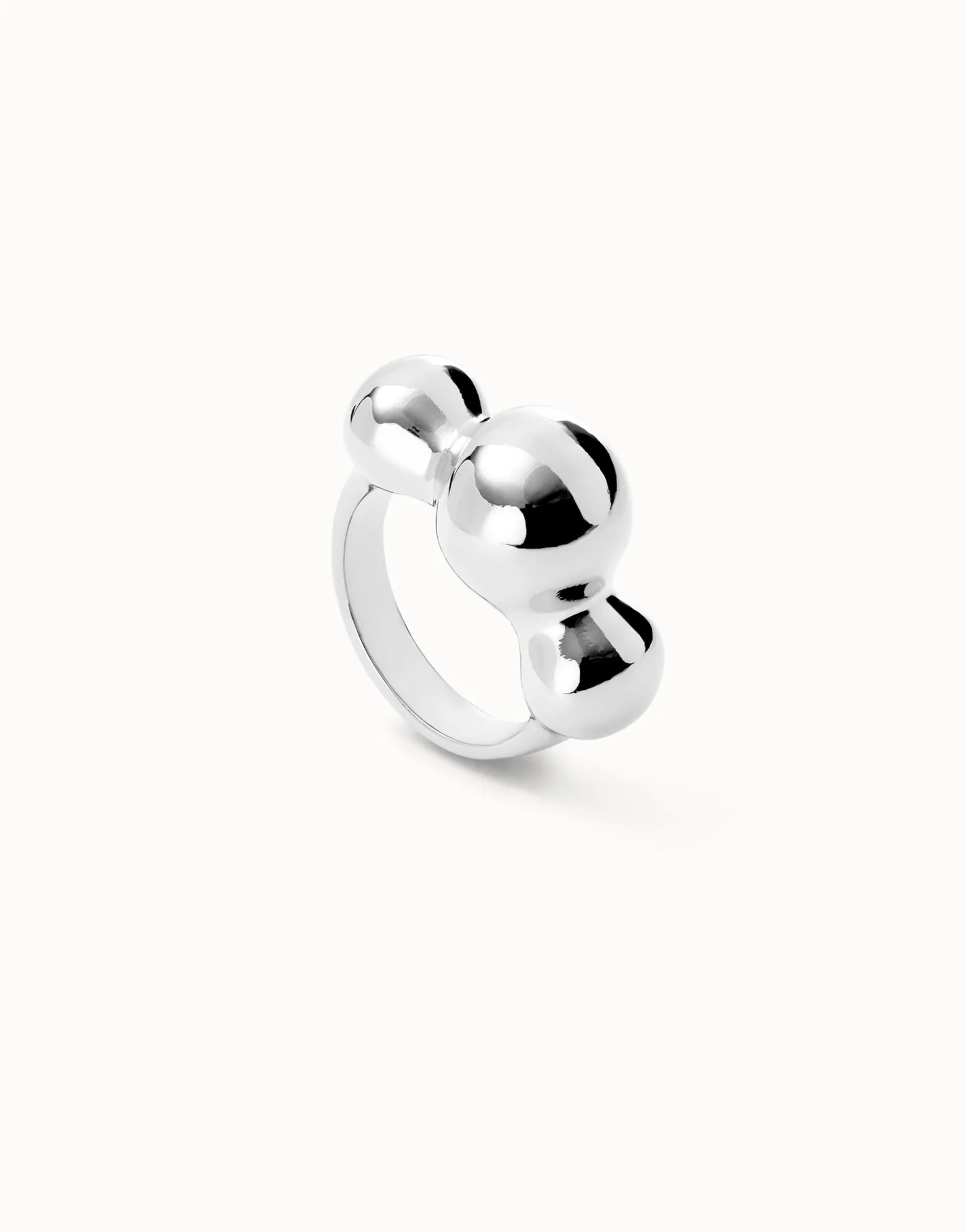 ring with three central beads