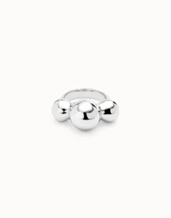 ring with three central beads