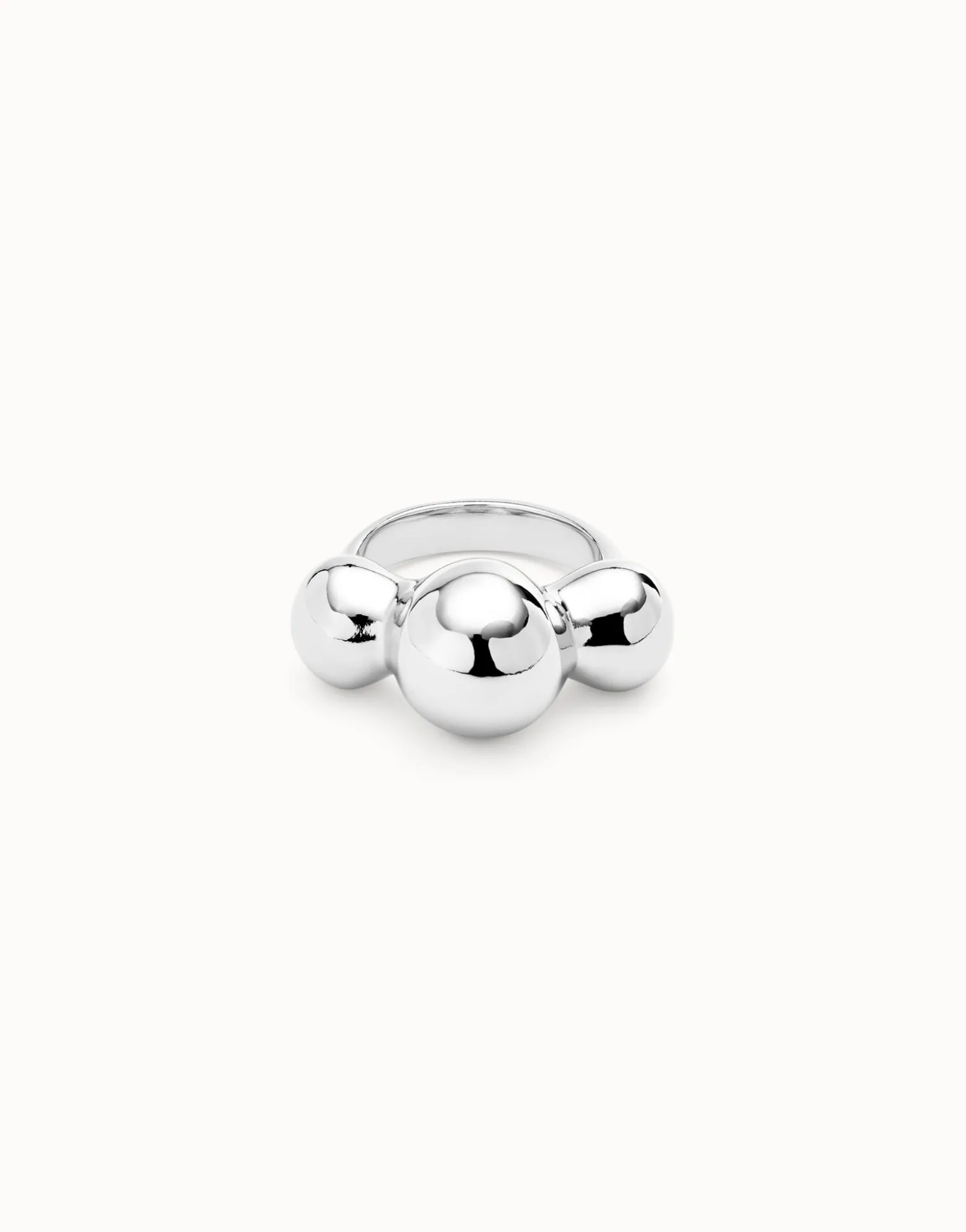 ring with three central beads