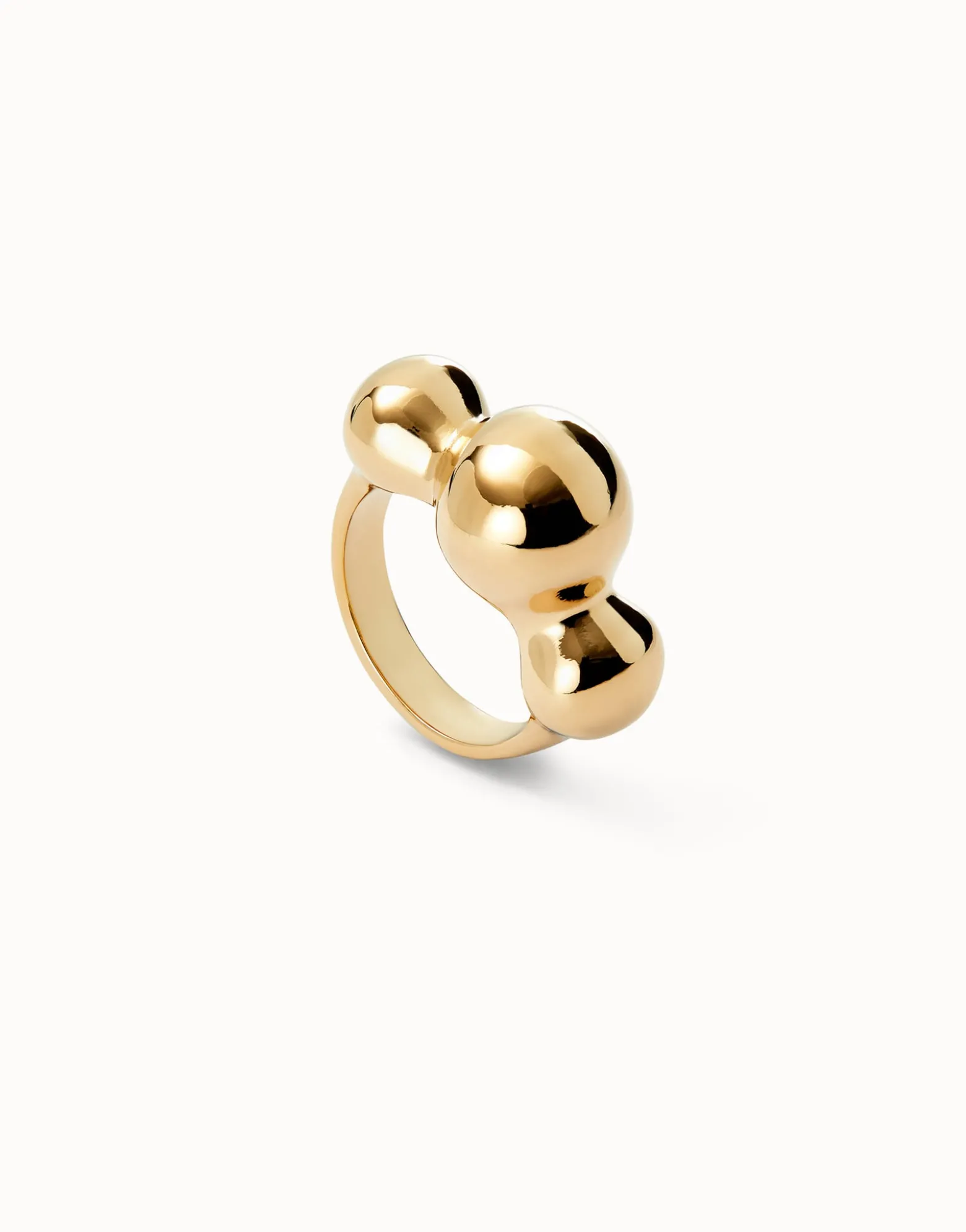 ring with three central beads