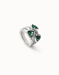 Ring with three green crystals