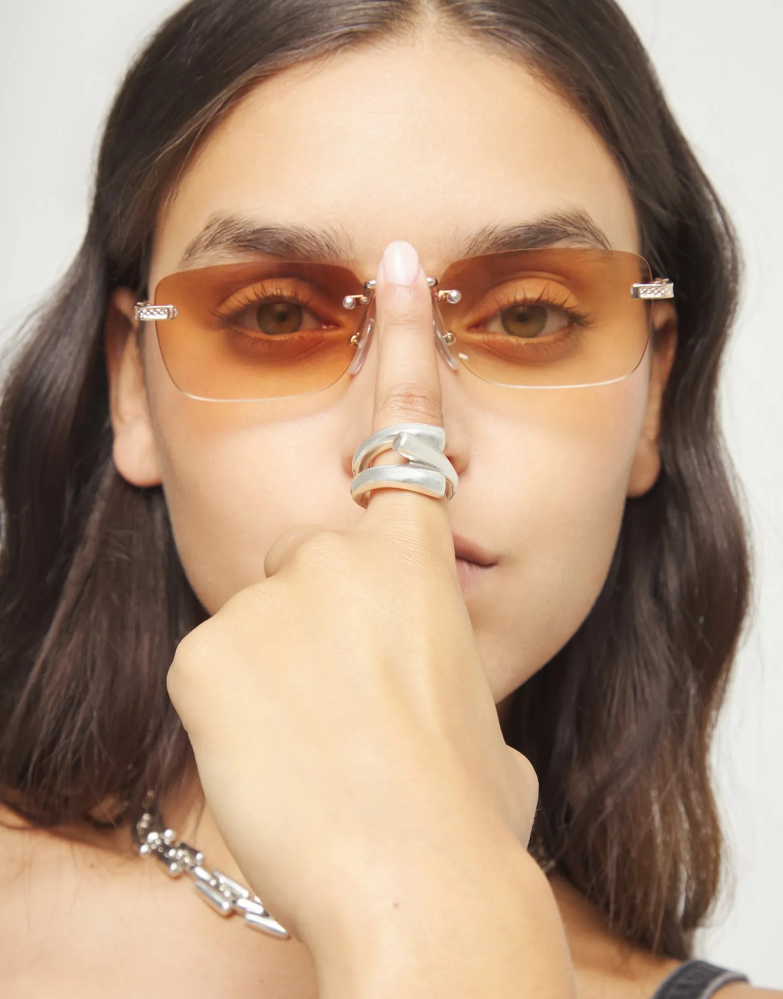 Ring with three intertwined organic shapes