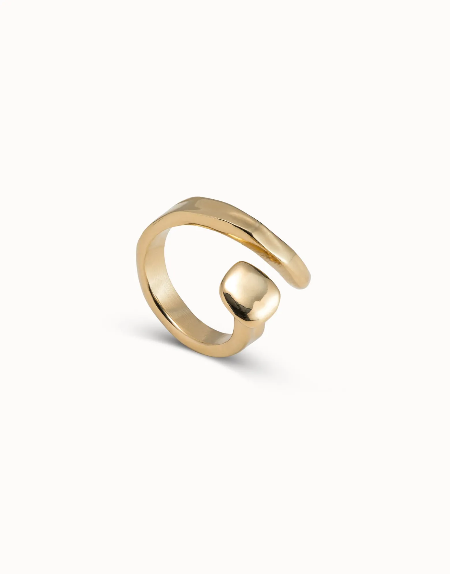 Ring with three organic shapes