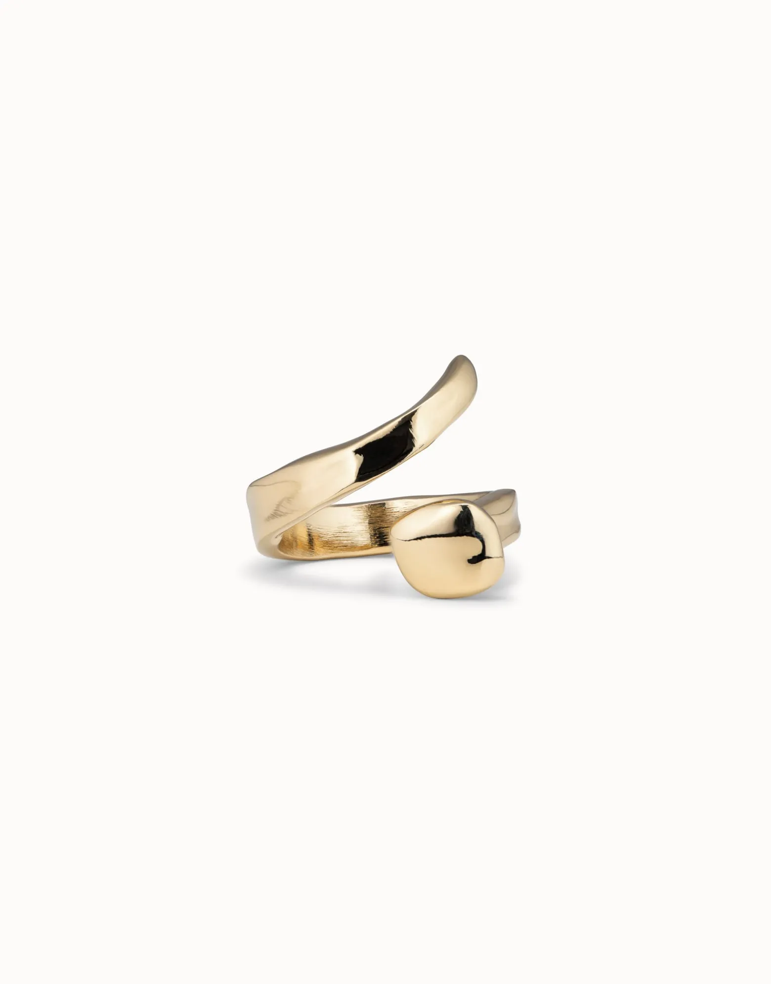 Ring with three organic shapes