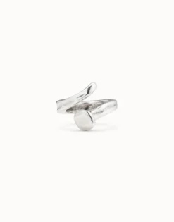 Ring with three organic shapes