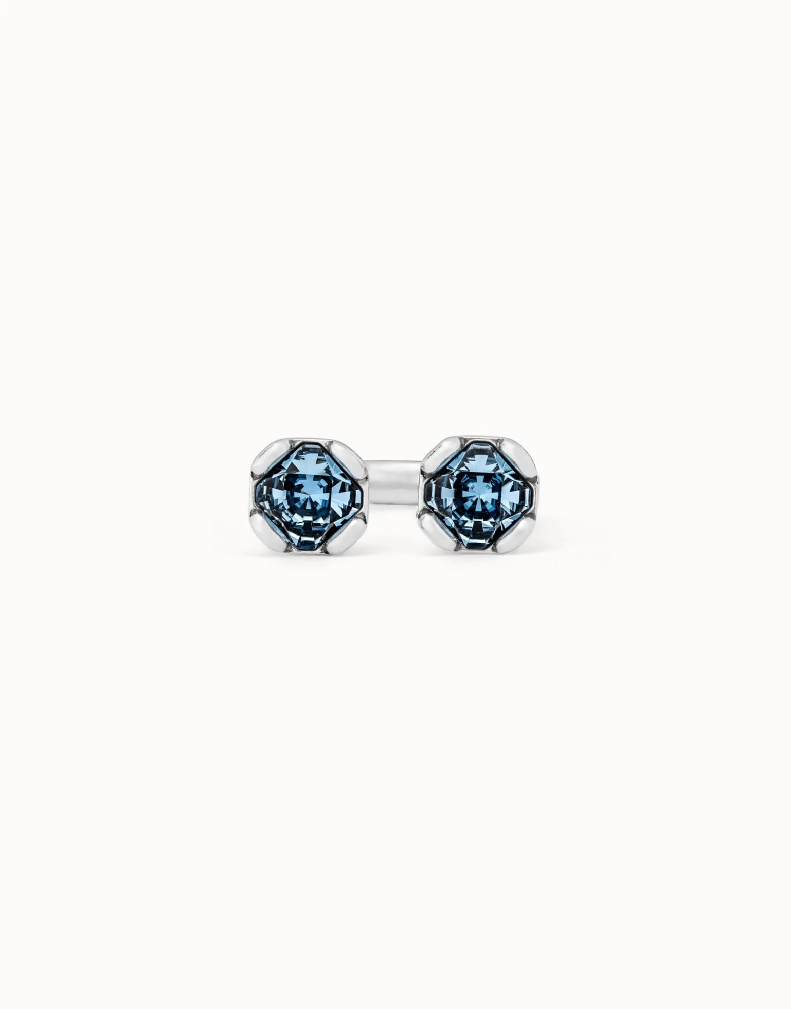 Ring with two pink crystals